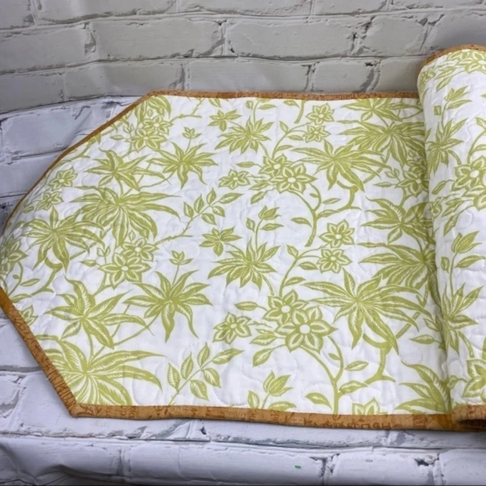 Quilted table runner - Picture 8 of 9